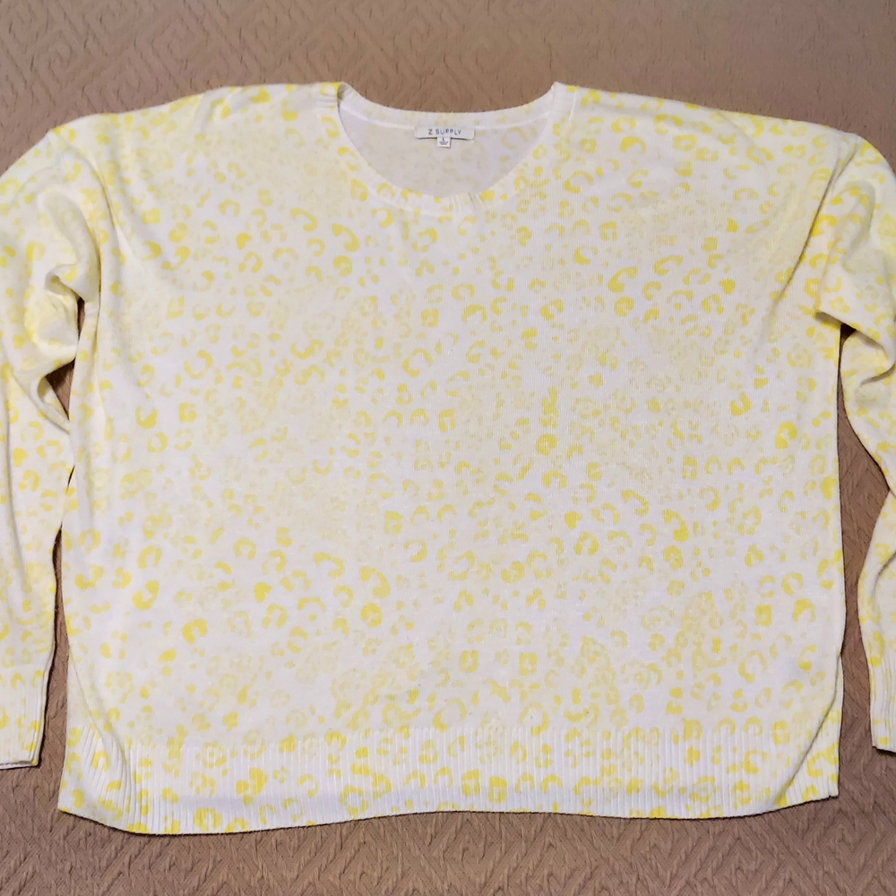 Women's Z Supply Yellow And White Animal Print Sweater Size L